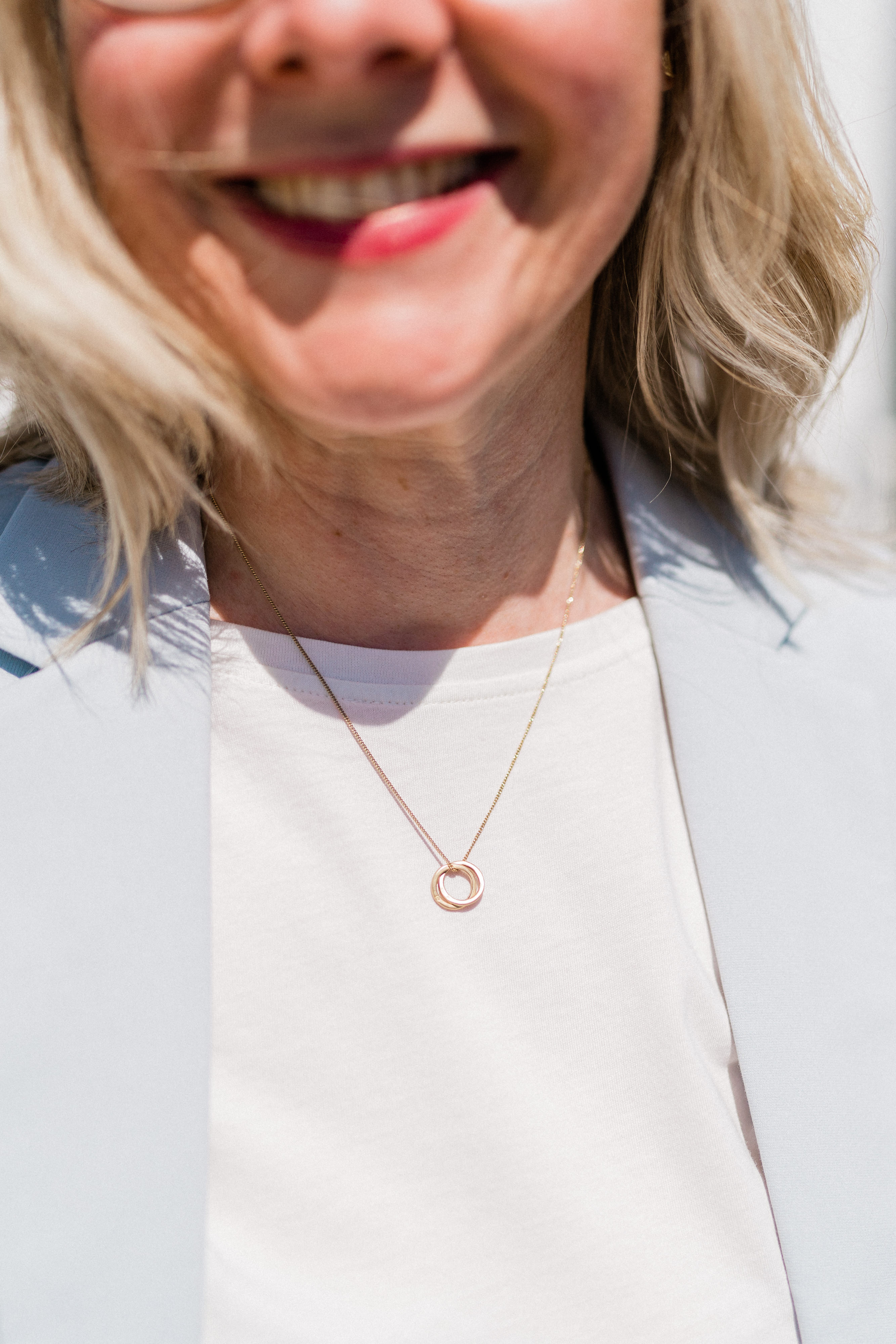 Der Schmuck von Susi Cala Jewelery wird handgefertigt in Valencia/Spanien. Die Ringe, Ketten, Ohrringe und Armbänder gibt es in vergoldetem Sterling Silber oder reines Silber.